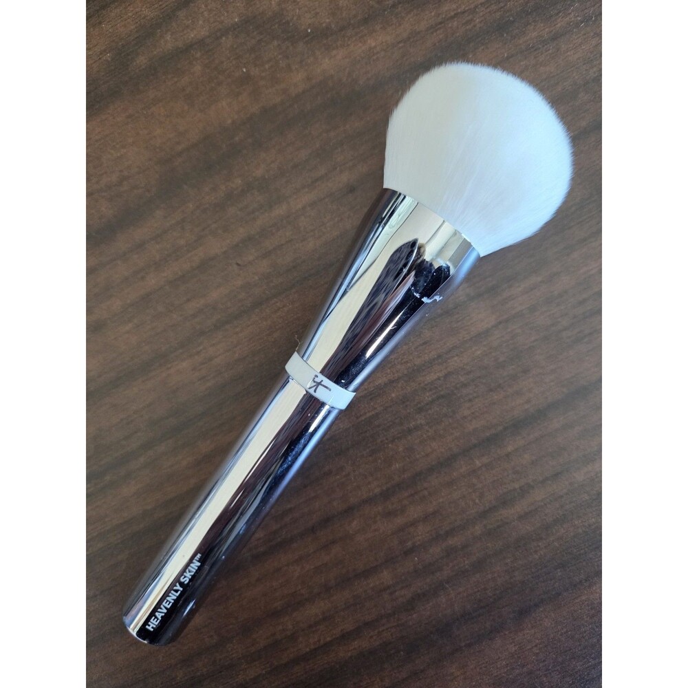 NEW It Cosmetics Heavenly Skin CC+ Skin Perfecting Brush Round New w/o Box
